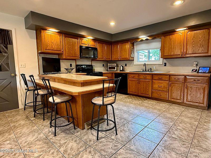 5th image of 9 Thomas Avenue