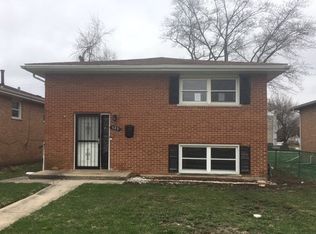 725 E 152nd St, Phoenix, IL 60426