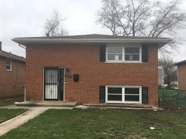 725 E 152nd St, Phoenix, IL 60426