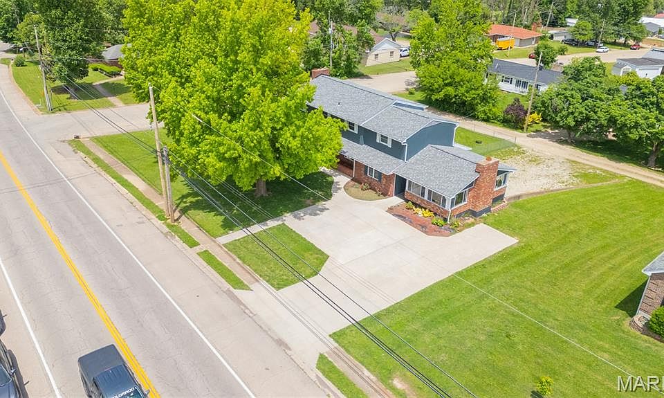 1st image of 806 W Main St