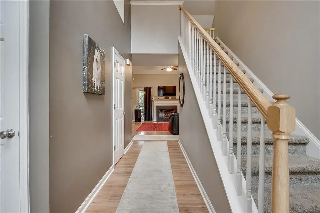 4 bed, 2.5 bath, 1914 sqft, $2,680 — Photo 2