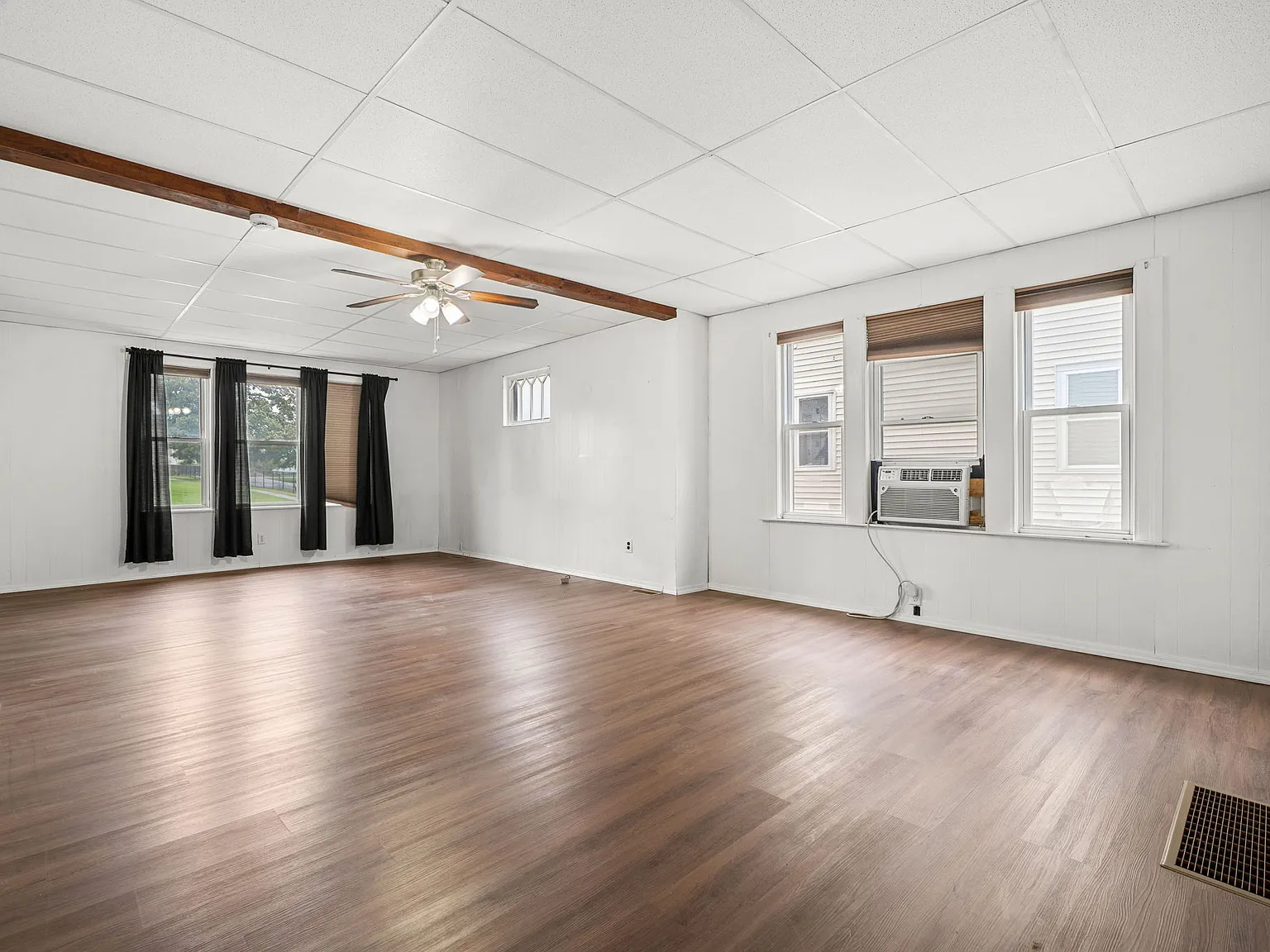 3 bed, 1300 sqft, $2,300 — Photo 4