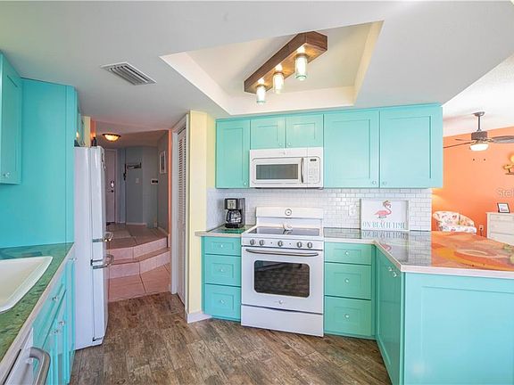 4th image of 557 Pinellas Bayway S APT 122