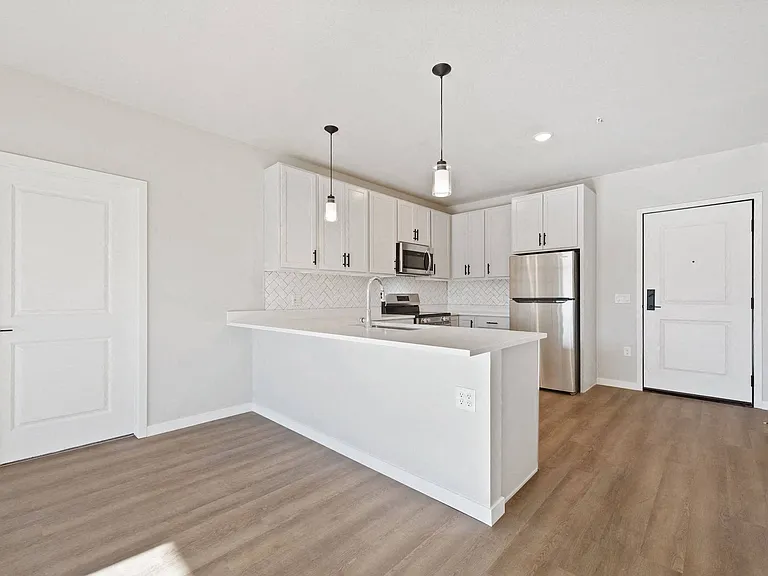 Lochner Apartments — Photo 12