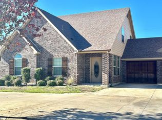 1032 Winscott Rd, Fort Worth, TX 76126