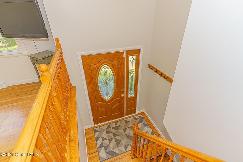 3rd image of 6 Mallard Lane