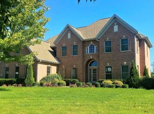 12140 N Rolling Field Dr, Mequon, WI 53097