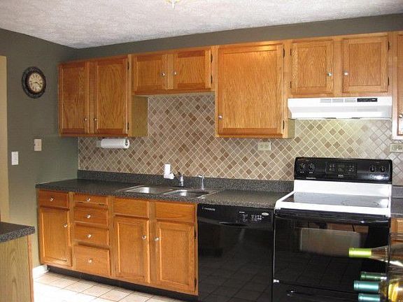 2nd image of 7 Blossomdale Cir