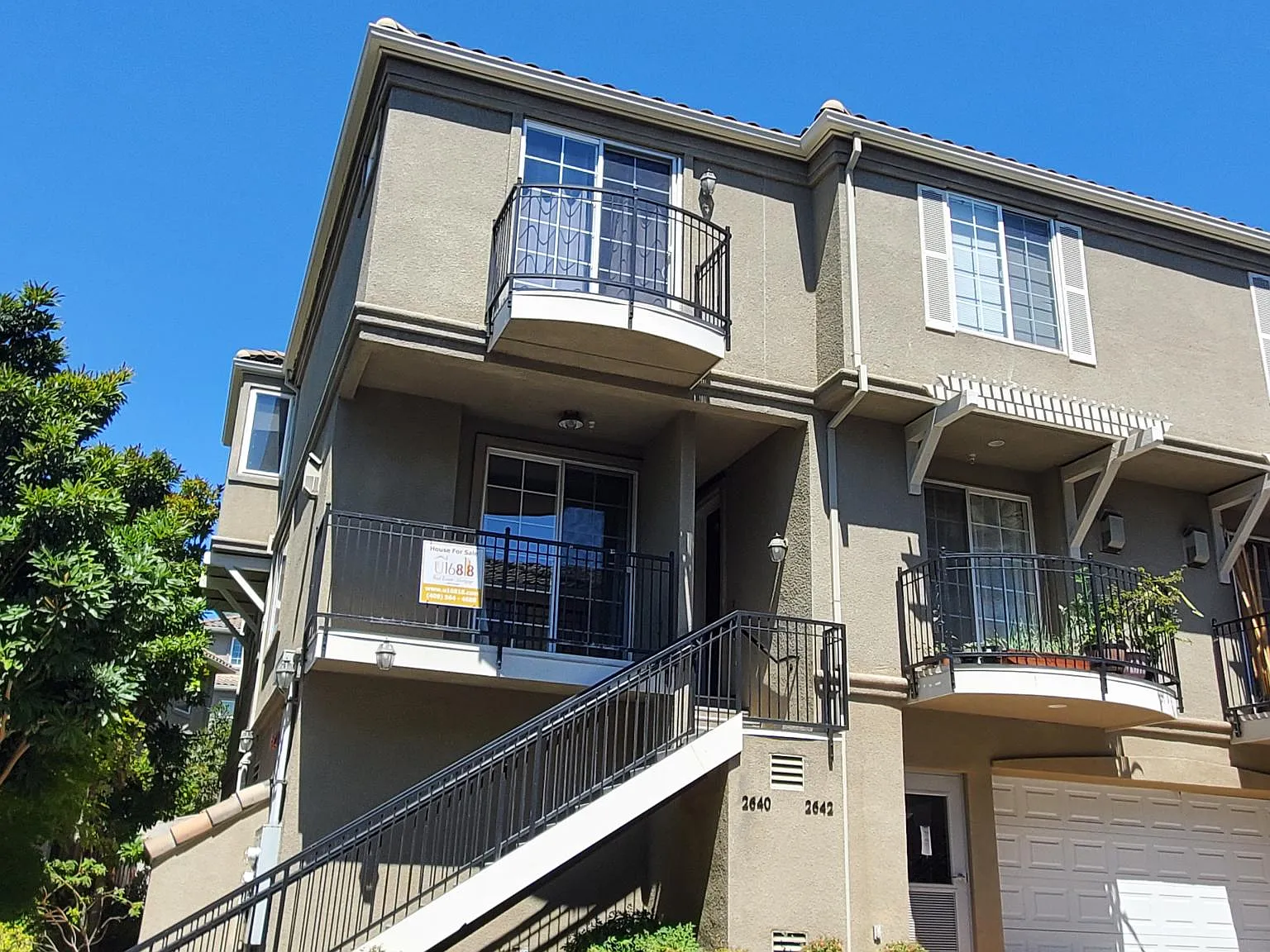3 bed, 2.5 bath, 1582 sqft, $3,800 — Photo 2