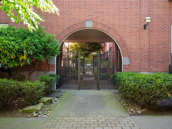 1009 NW Hoyt St APT 206, Portland, OR 97209