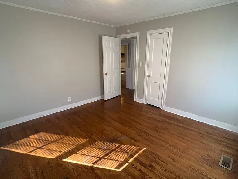 301 Potomac Ave — Photo 8