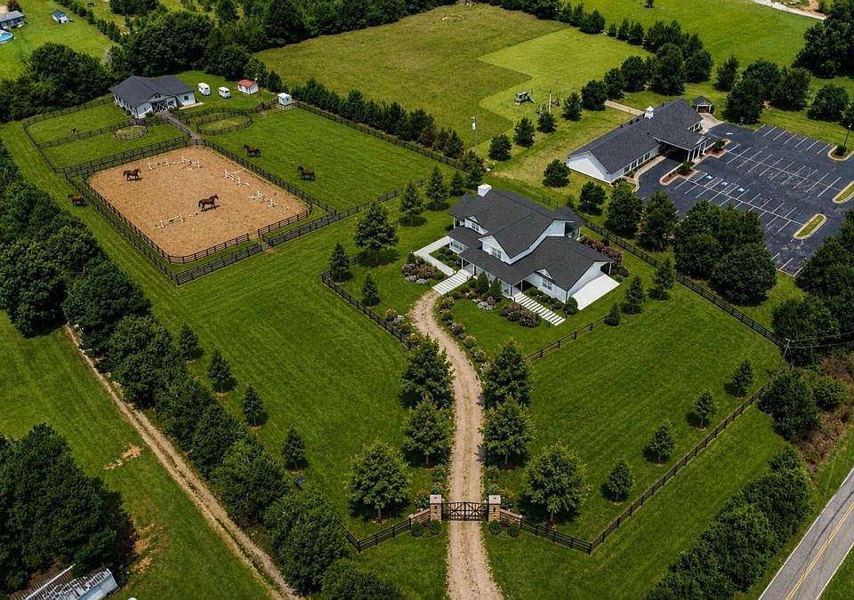 1st image of 540 Plantation Rd