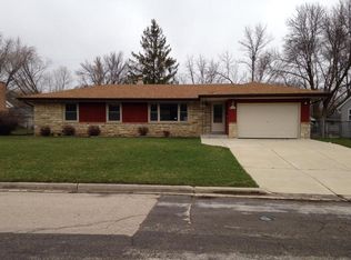 N90W17614 Saint Francis Dr, Menomonee Falls, WI 53051