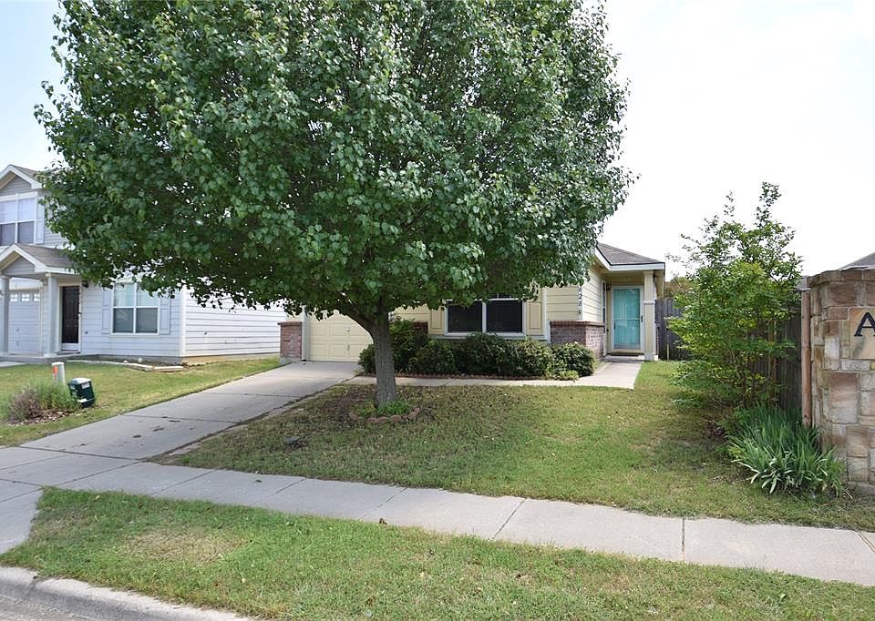 1st image of 1628 Wickham Dr