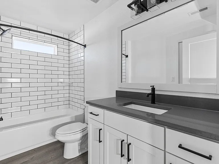 Steele Landing Townhome Rentals — Photo 9
