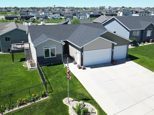 5424 Superior Dr, Bismarck, ND 58503