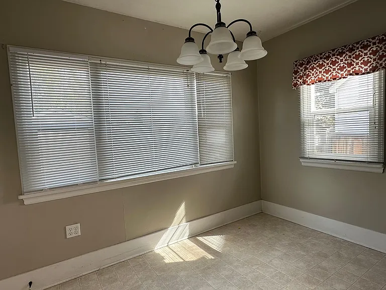 1008 W Park St — Photo 7
