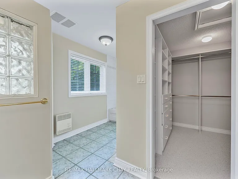 2653 Leonard St — Photo 27