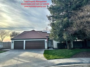 2322 E Murray Ct, Visalia, CA 93292