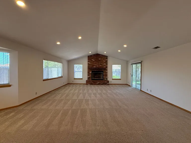 1470 Mercer Ct — Photo 11