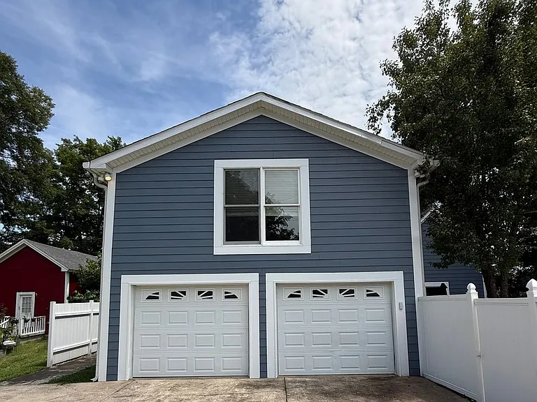 414 Center Ave — Photo 1