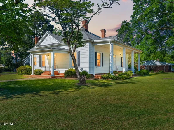 301 E Stanley Street, Four Oaks, NC 27524