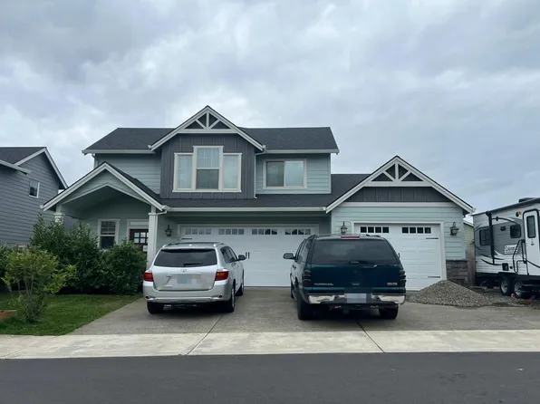1094 E 1st Ave, Estacada, OR 97023