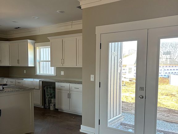 4th image of 73 Sunset Dr