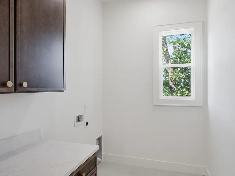 731B Croley Dr — Photo 24