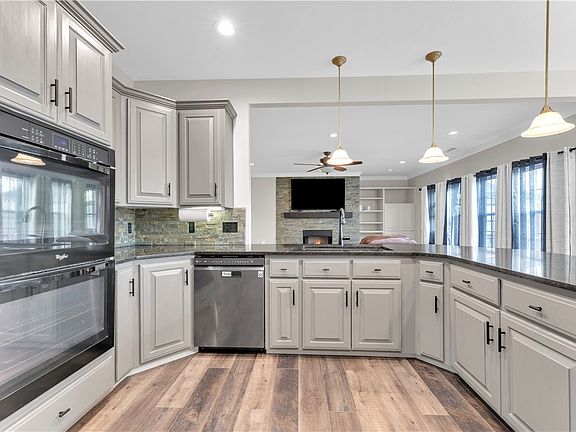 5th image of 208 Madison St #6023