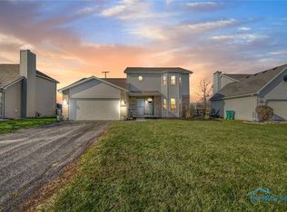 7451 Twin Lakes Rd, Perrysburg, OH 43551