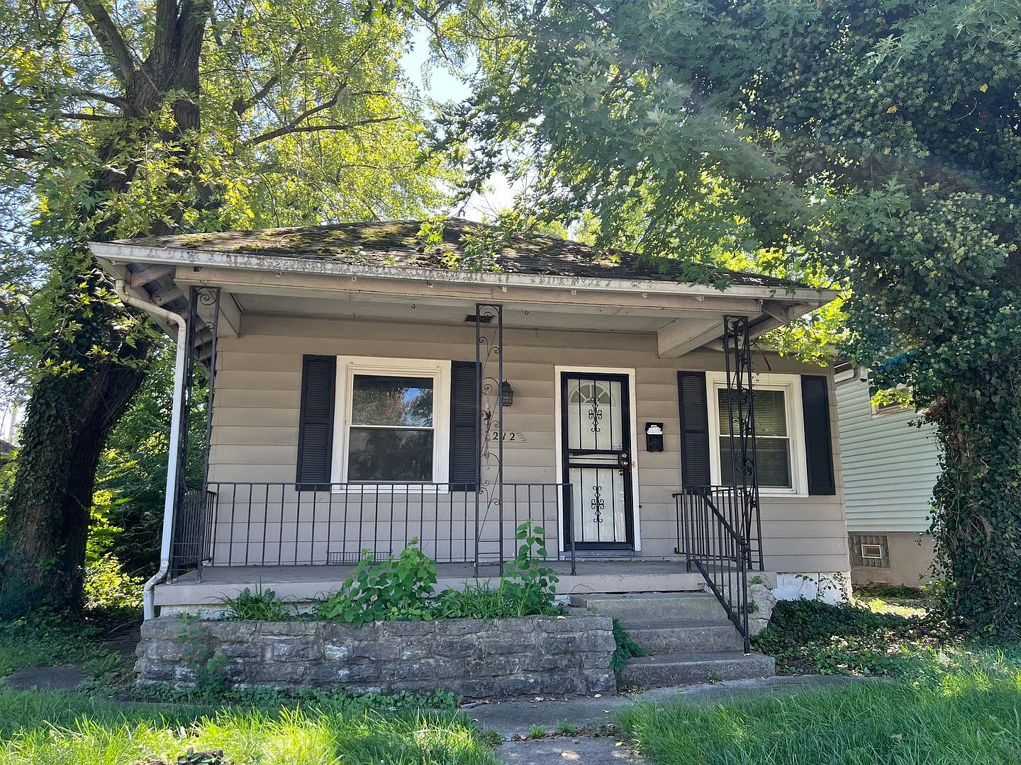 2 bedroom, 1 bathroom house with family room — Photo 1