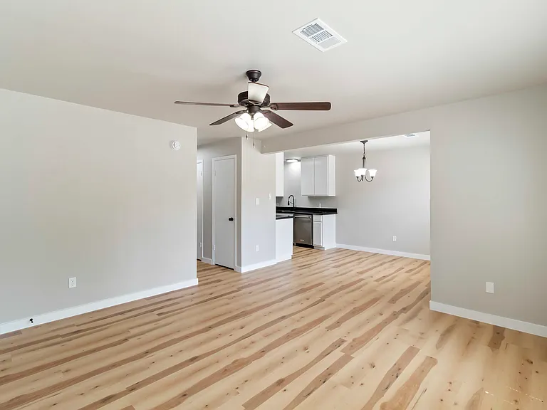 701 Balcones Dr #E — Photo 8