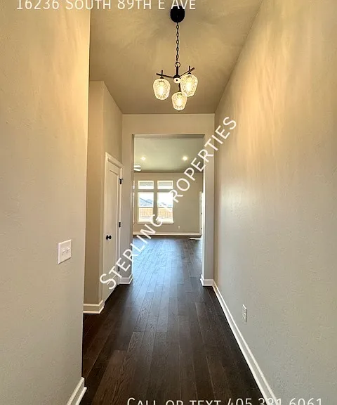 16236 S 89th East Ave — Photo 4
