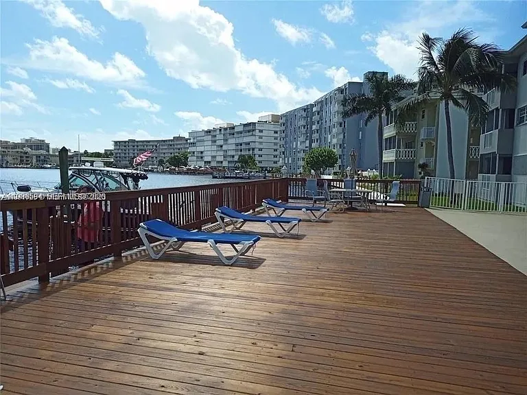 462 Golden Isles Dr #202 — Photo 22