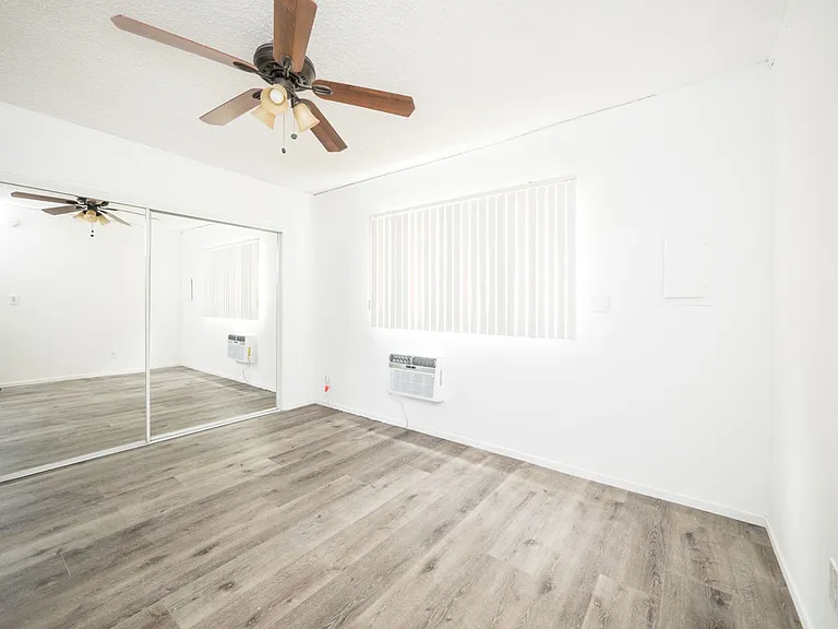 21736 Roscoe Blvd — Photo 31
