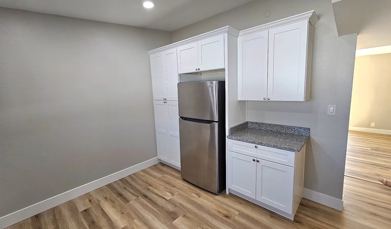 2202 W Heatherbrae Dr — Photo 2
