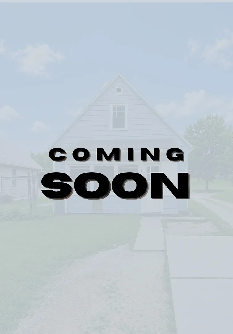 Charming 2-Bedroom Home with Garage, Basement & Porch in Clinton, IA — Photo 1