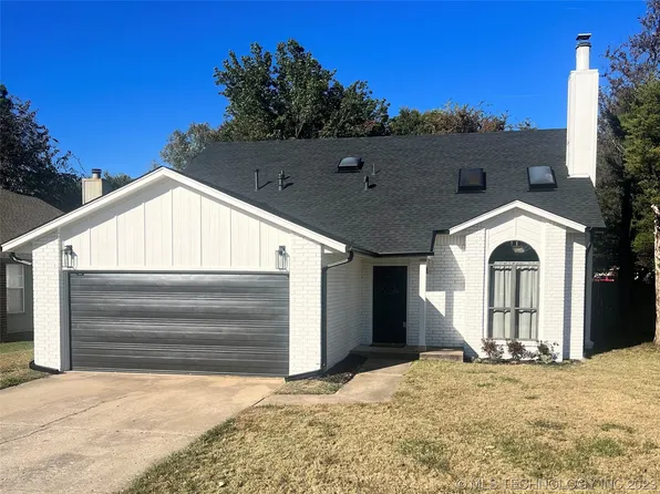 9221 E 100th St, Tulsa, OK 74133