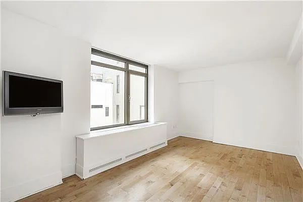 Sold by Platinvm Property Group New York | media 3