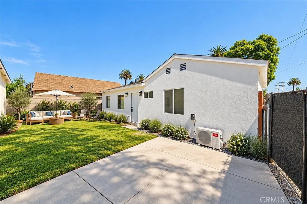 2 bed, 719 sqft, $2,800 — Photo 1
