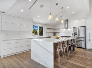 19041 Calvert St, Tarzana, CA 91335