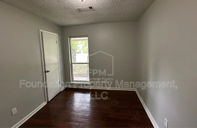 5043 Bowdoin Dr — Photo 6