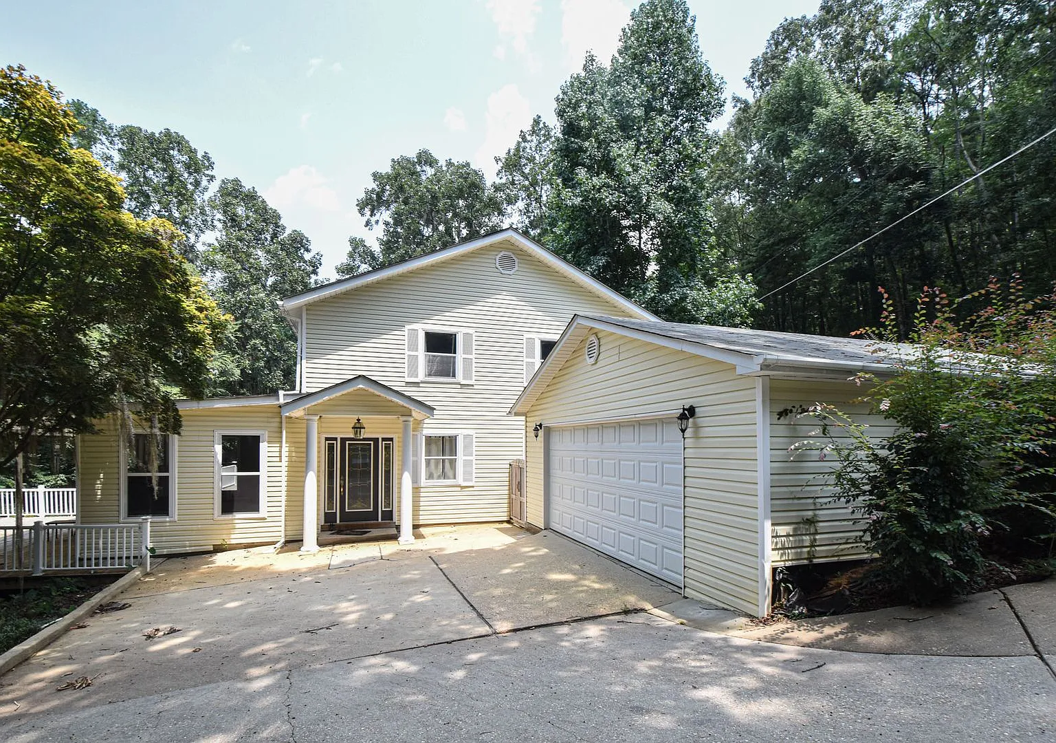 Water Front Home for Rent on Lake Jordan in Titus, AL — Photo 1