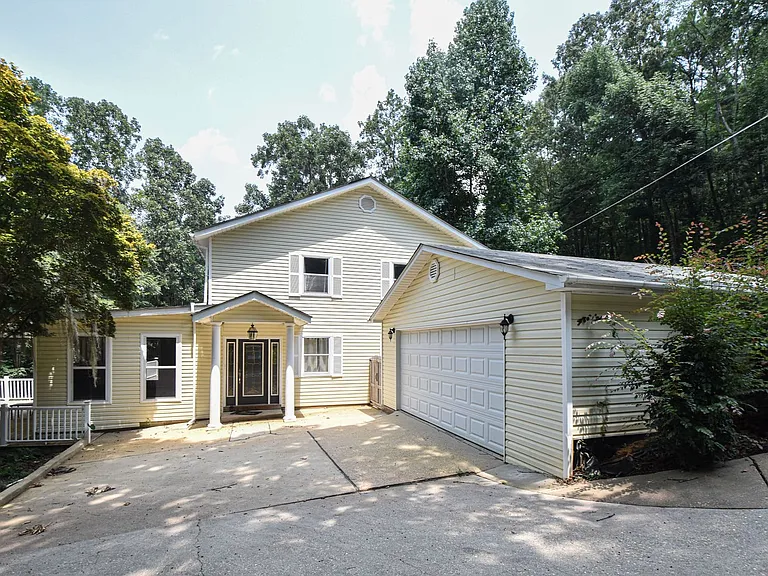 555 Shady Acres Dr — Photo 1