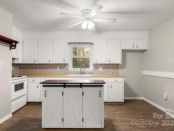 3rd image of 604 Coldstream Cir