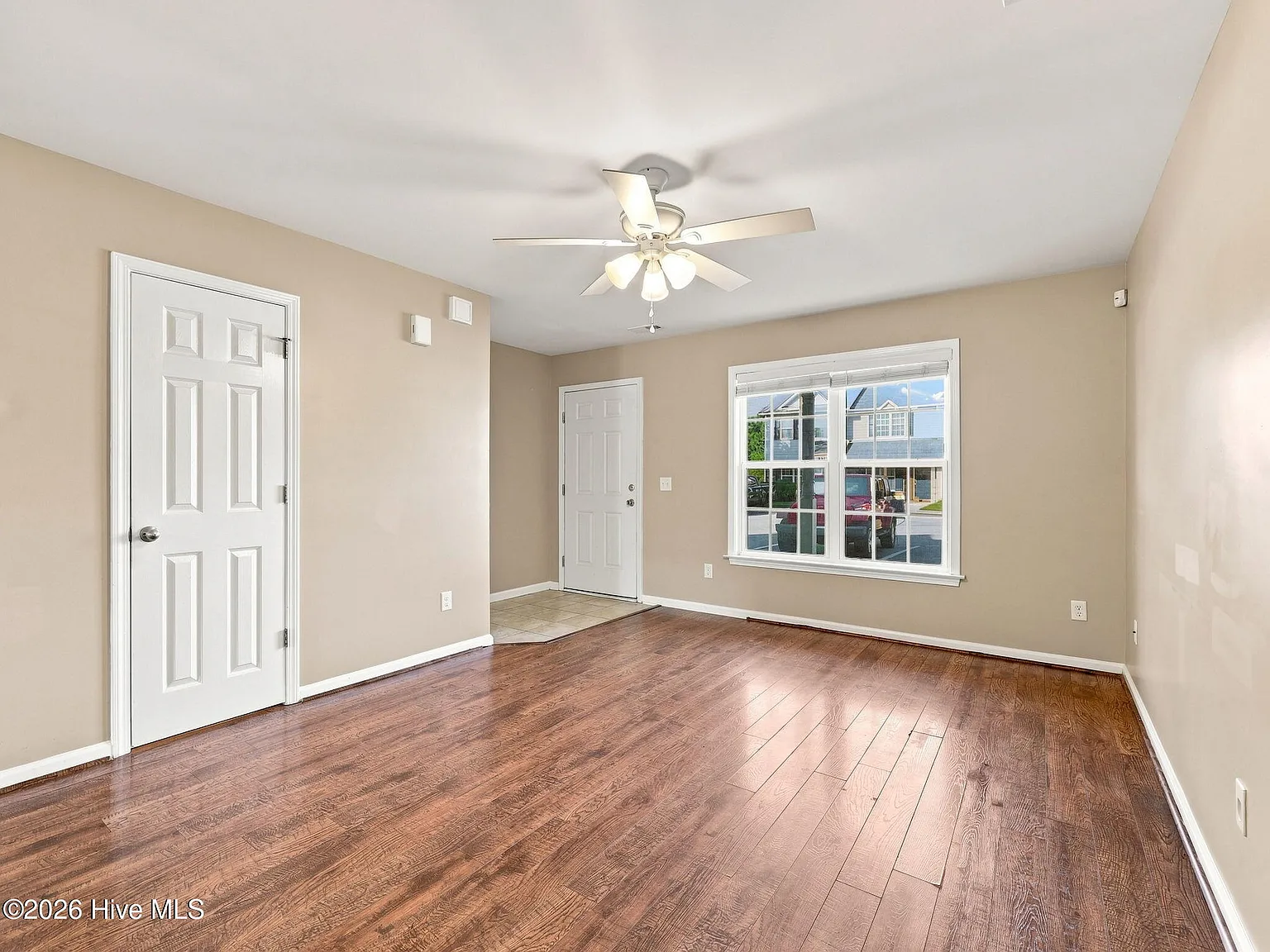 3 bed, 2.5 bath, 1560 sqft, $1,450 — Photo 4