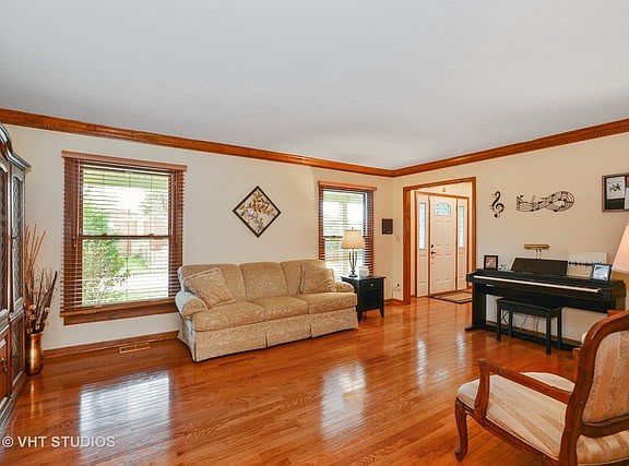 2nd image of 808 Viking Dr