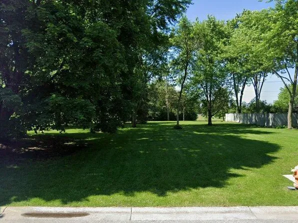 413 Hemlock Ln, Crown Point, IN 46307