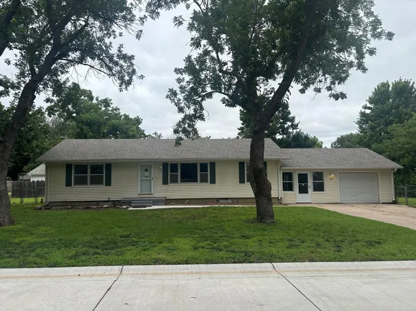 120 E 9th St, Halstead, KS 67056